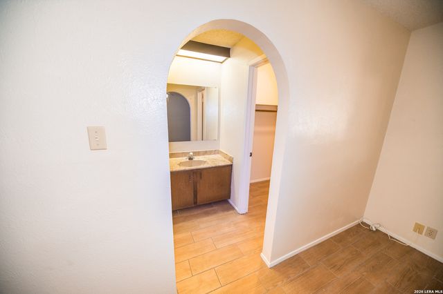 648 FERN MEADOW DR, Universal City, TX 78148