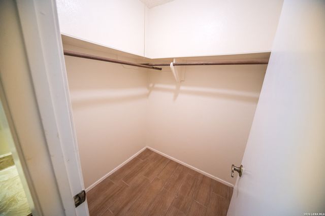648 FERN MEADOW DR, Universal City, TX 78148