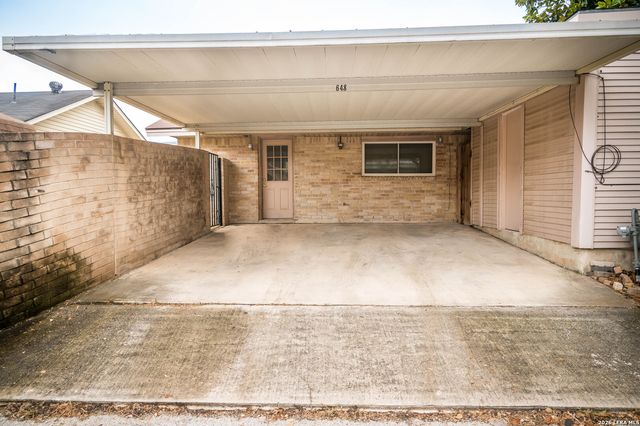 648 FERN MEADOW DR, Universal City, TX 78148