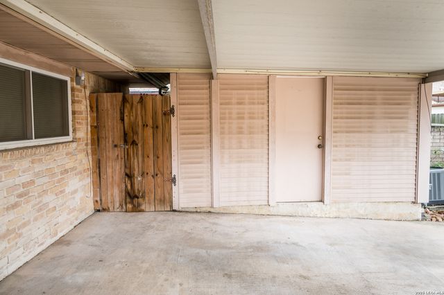 648 FERN MEADOW DR, Universal City, TX 78148