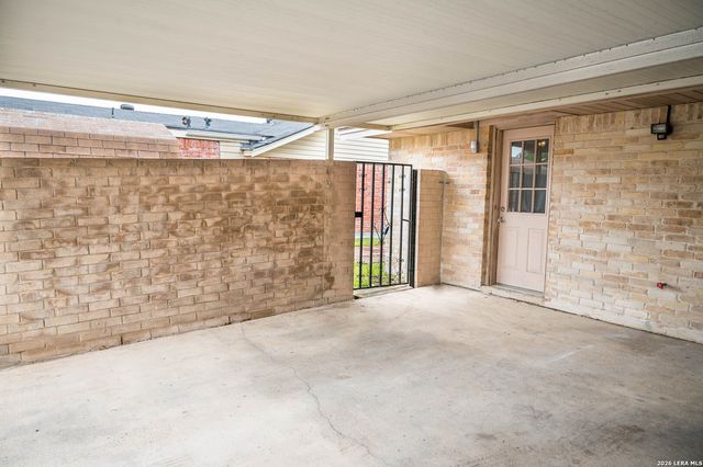 648 FERN MEADOW DR, Universal City, TX 78148