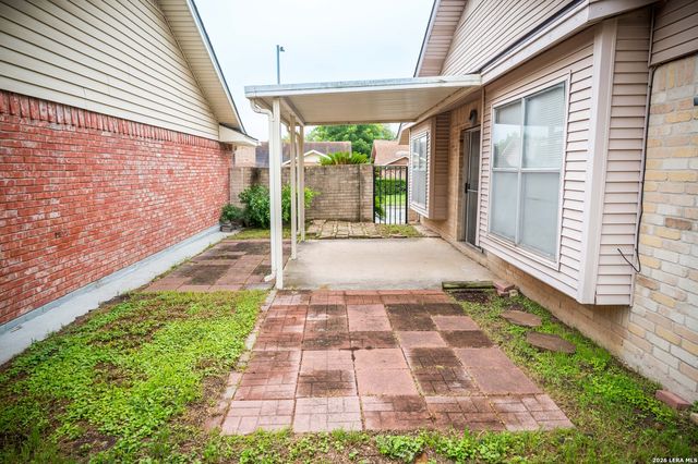 648 FERN MEADOW DR, Universal City, TX 78148