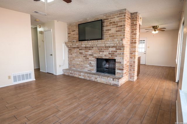 648 FERN MEADOW DR, Universal City, TX 78148