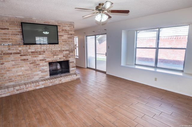 648 FERN MEADOW DR, Universal City, TX 78148