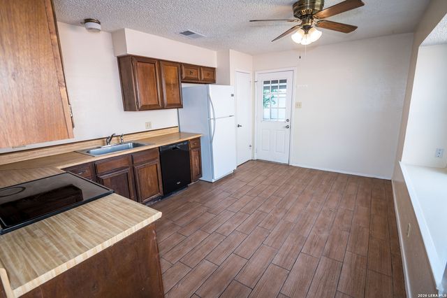 648 FERN MEADOW DR, Universal City, TX 78148