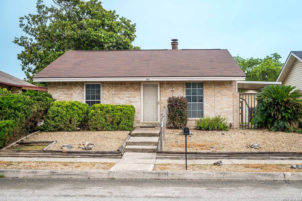 648 FERN MEADOW DR, Universal City, TX 78148