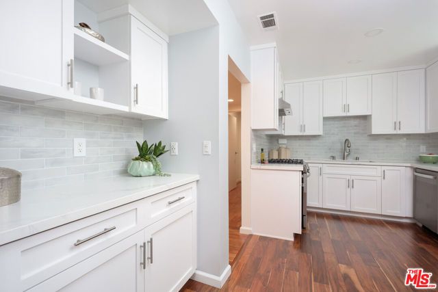 3247 Descanso Drive, Los Angeles, CA 90026