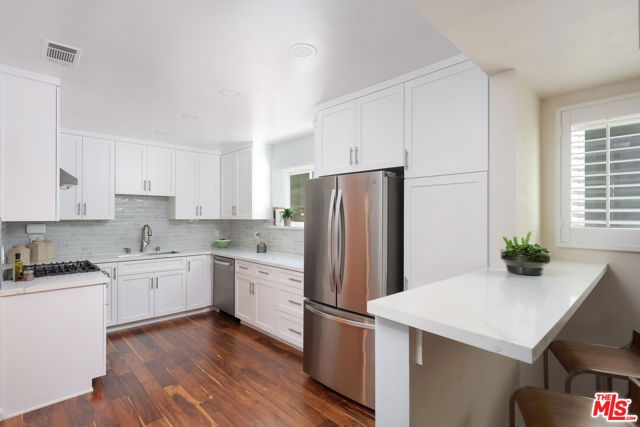 3247 Descanso Drive, Los Angeles, CA 90026