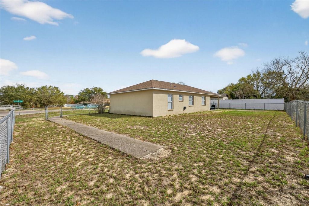Image 6 of property listing at 5501 MARINER BOULEVARD, Spring Hill, FL 34609