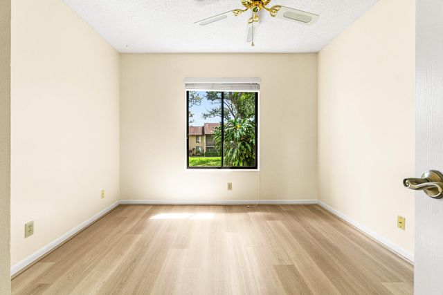 721 Sunny Pine Way B2, Greenacres, FL 33415