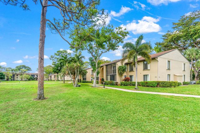 721 Sunny Pine Way B2, Greenacres, FL 33415