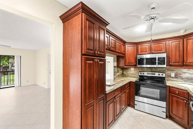 721 Sunny Pine Way B2, Greenacres, FL 33415