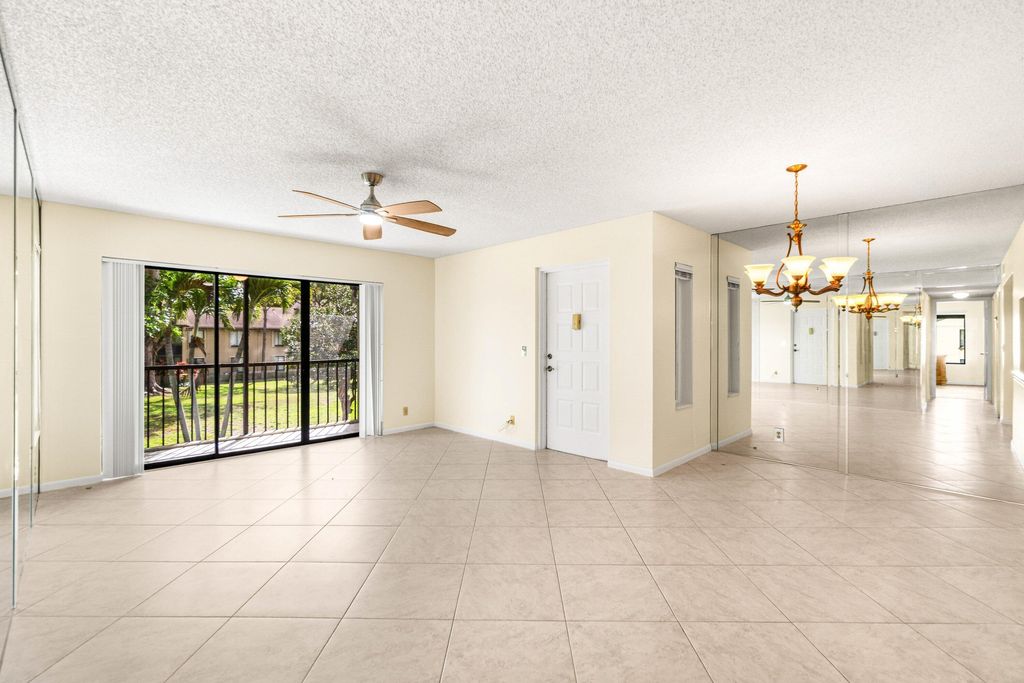 721 Sunny Pine Way B2, Greenacres, FL 33415
