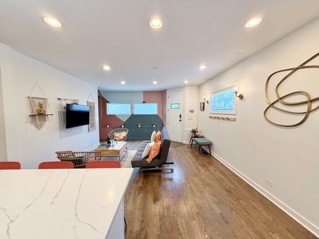 1419 N Paulina Street, Chicago, IL 60622