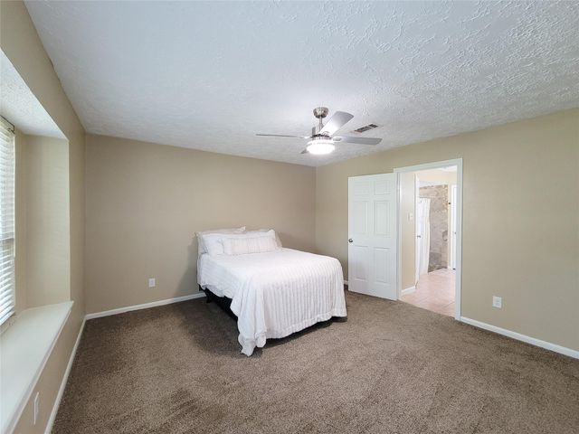 9111 New Forest Road, Spring, TX 77379