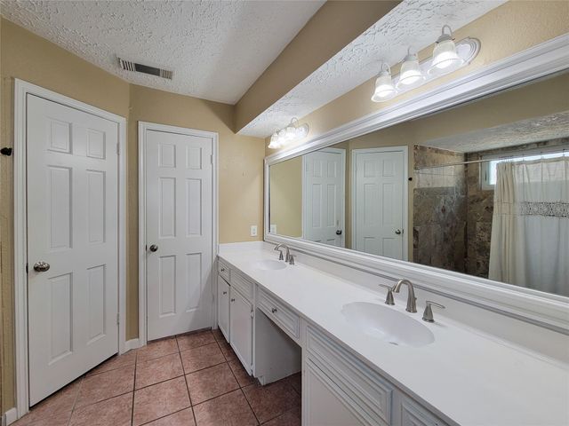 9111 New Forest Road, Spring, TX 77379