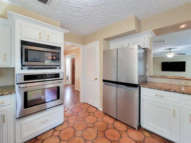 9111 New Forest Road, Spring, TX 77379