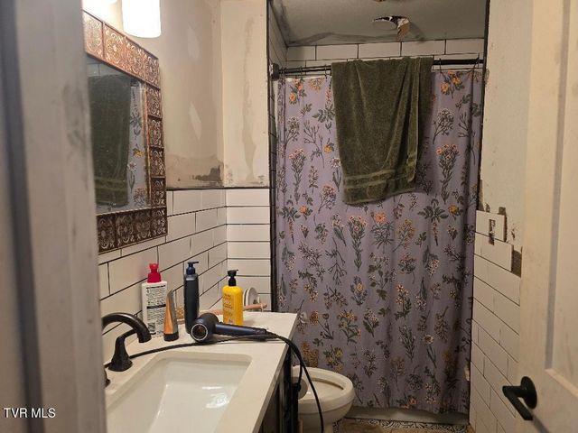 110 East Pine Street, Johnson City, TN 37601