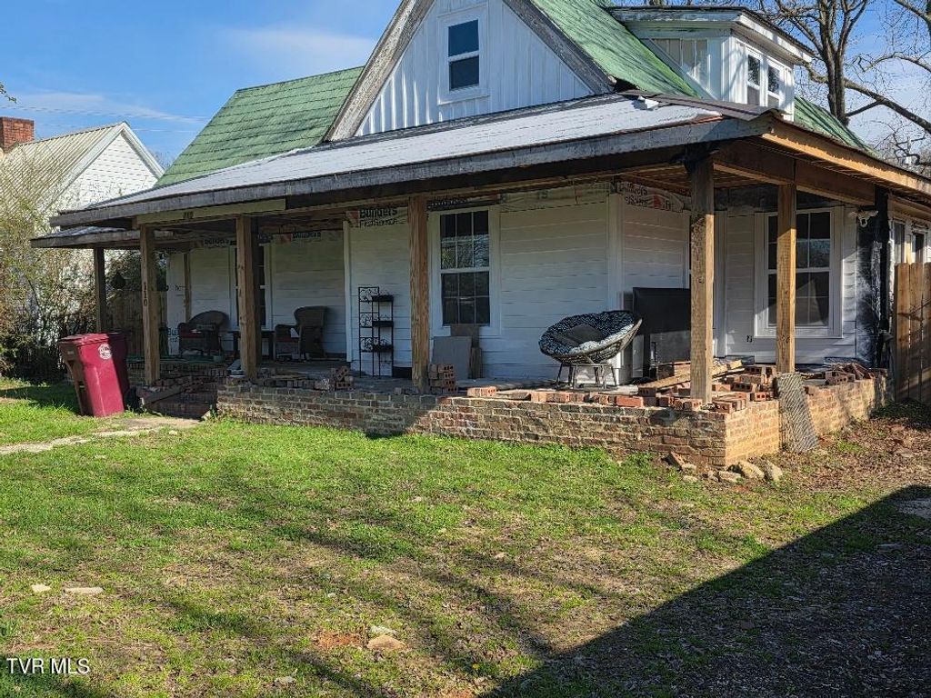 110 East Pine Street, Johnson City, TN 37601