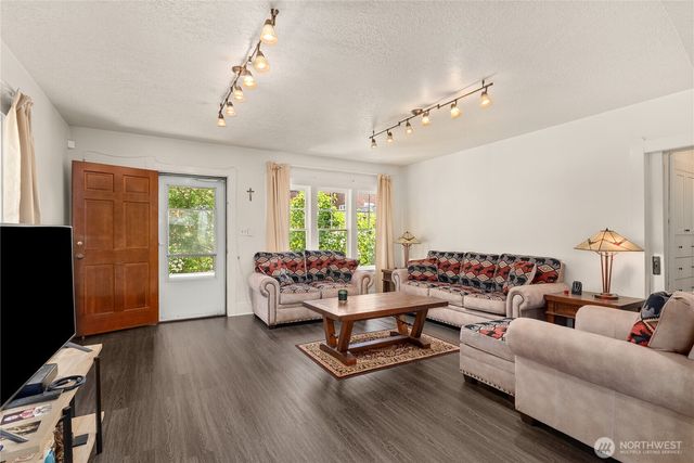 245 SE Washington Avenue, Chehalis, WA 98532