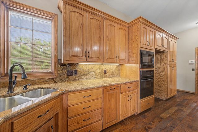 9364 Everest Place, Rogers, AR 72756