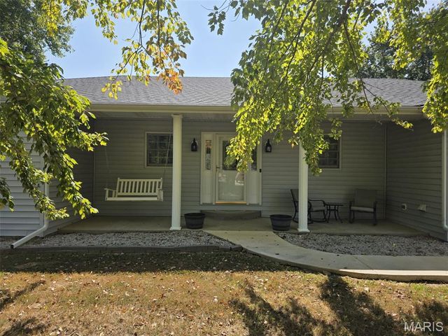 35 Hickory Street, Nashville, IL 62263