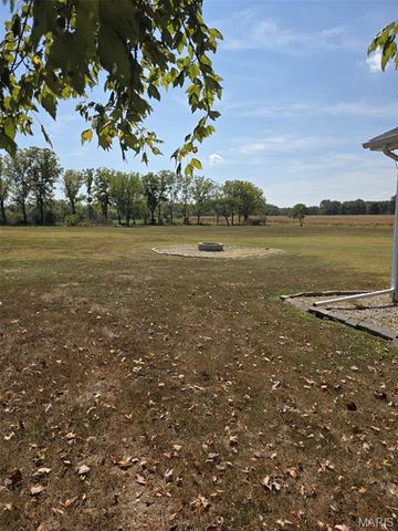 35 Hickory Street, Nashville, IL 62263