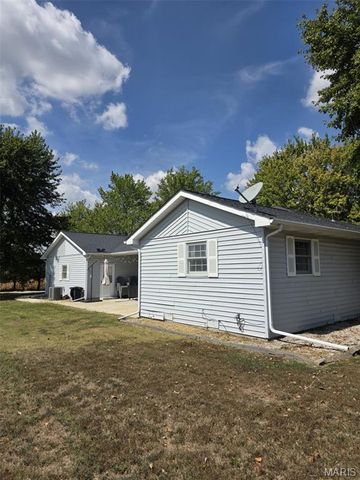 35 Hickory Street, Nashville, IL 62263