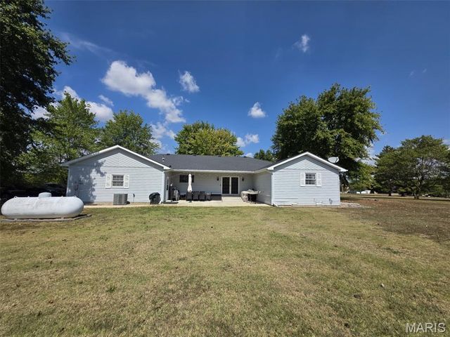 35 Hickory Street, Nashville, IL 62263