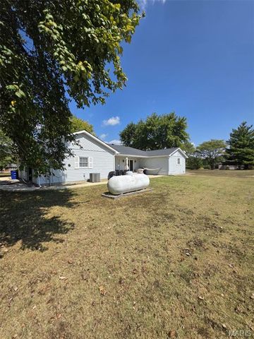 35 Hickory Street, Nashville, IL 62263