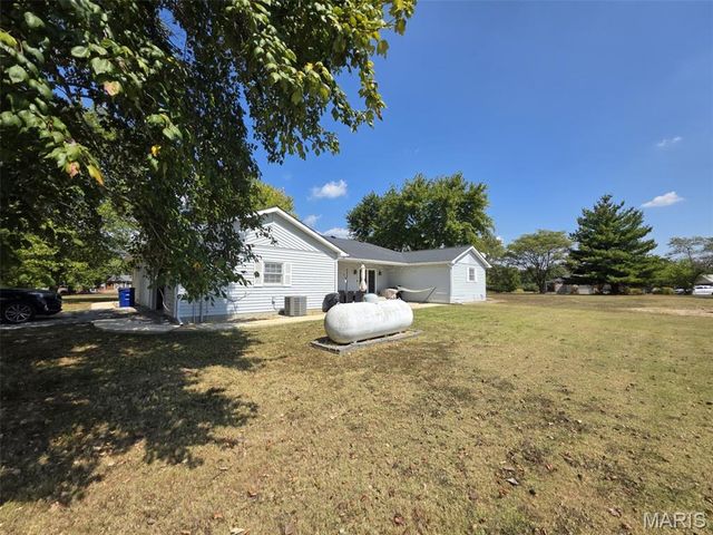 35 Hickory Street, Nashville, IL 62263