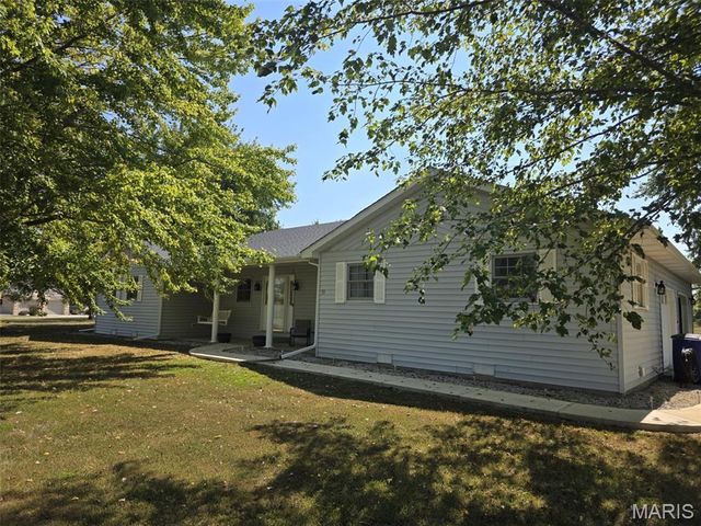 35 Hickory Street, Nashville, IL 62263