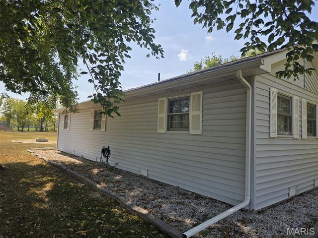 35 Hickory Street, Nashville, IL 62263