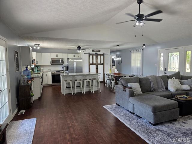 35 Hickory Street, Nashville, IL 62263