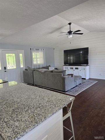 35 Hickory Street, Nashville, IL 62263