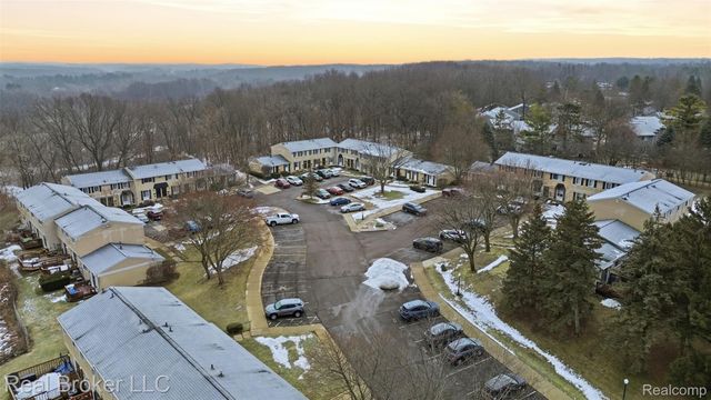 759 Hilldale Circle, Milford Village, MI 48381