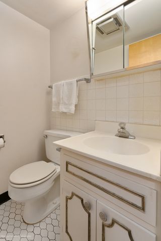2900 Maple Avenue 13C, Downers Grove, IL 60515