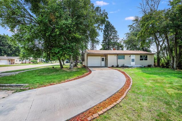 315 E Magnolia AVENUE, Manitowoc, WI 54220