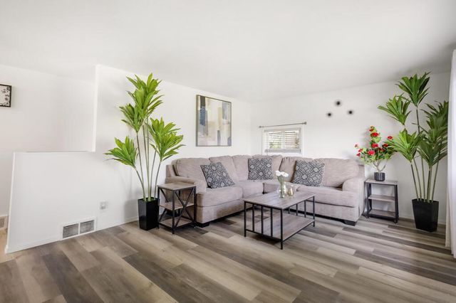 315 E Magnolia AVENUE, Manitowoc, WI 54220