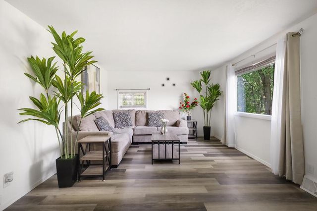 315 E Magnolia AVENUE, Manitowoc, WI 54220