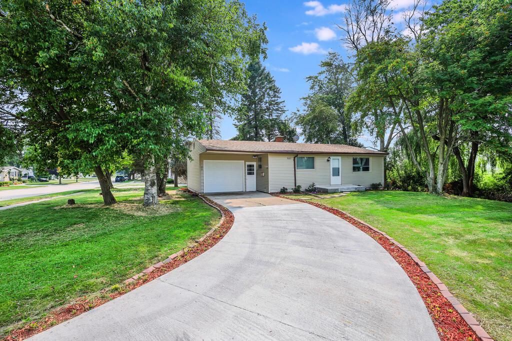 315 E Magnolia AVENUE, Manitowoc, WI 54220