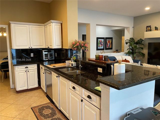 1144 Fairfield Meadows Dr, Weston, FL 33327