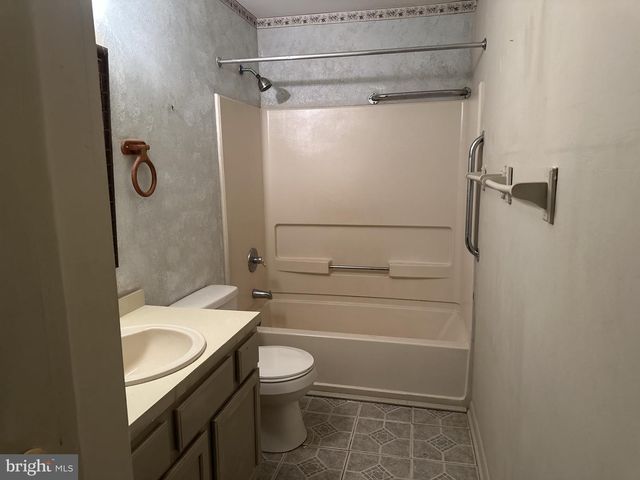 21 GRANT LN, Berlin, NJ 08009