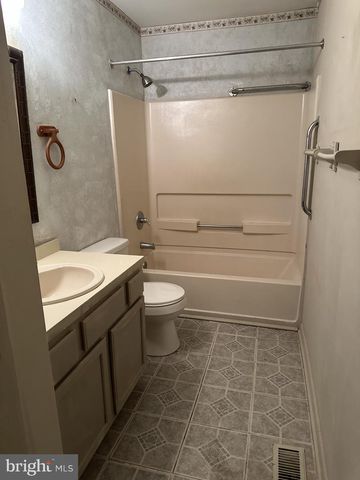 21 GRANT LN, Berlin, NJ 08009