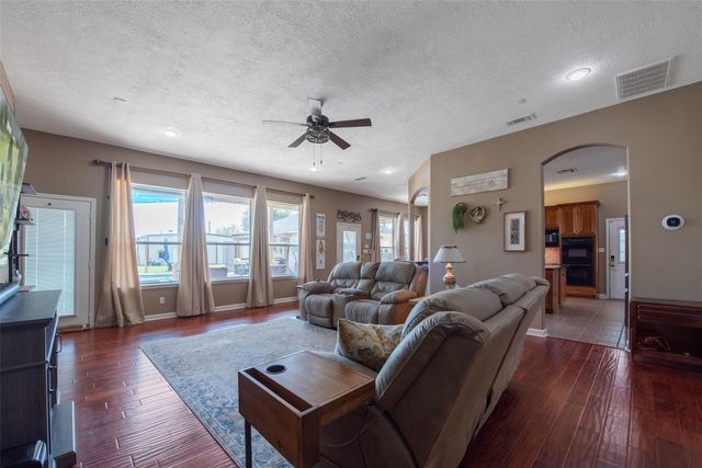 32315 Grove Park Drive, Waller, TX 77484