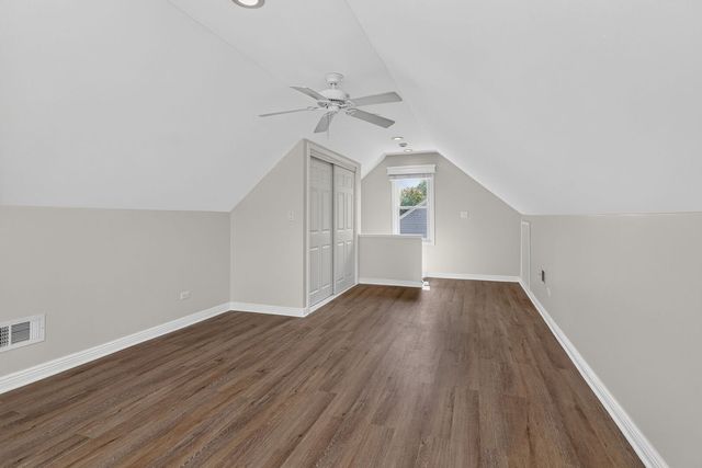 100 83RD Street, Hinsdale, IL 60527