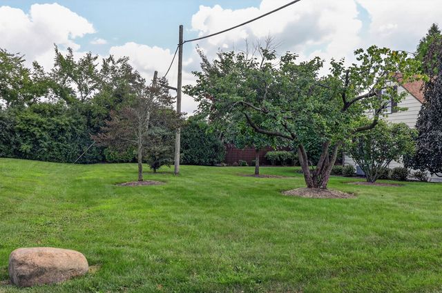 100 83RD Street, Hinsdale, IL 60527