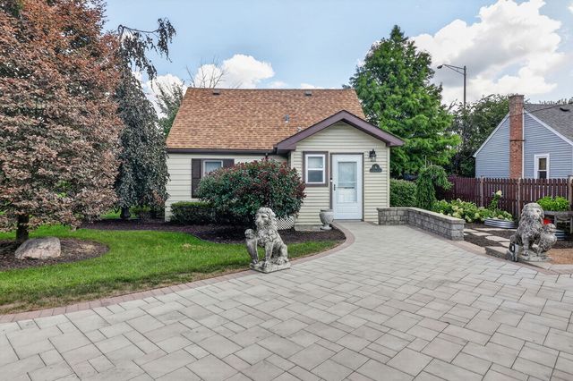 100 83RD Street, Hinsdale, IL 60527