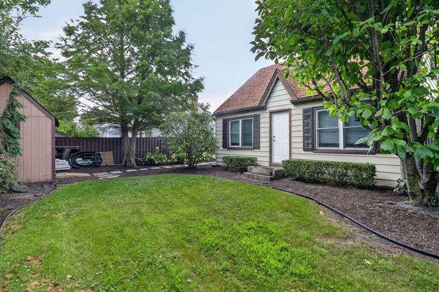 100 83RD Street, Hinsdale, IL 60527