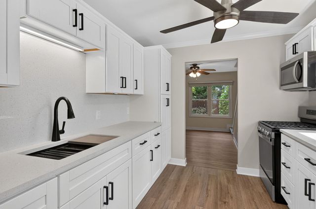 100 83RD Street, Hinsdale, IL 60527